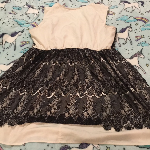 Black & White Lace Dress - Picture 5 of 7